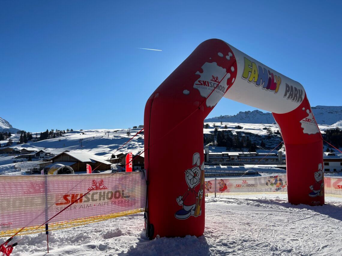 Het handigste is om skilessen te boeken bij een skischool óp de Seiser Alm.