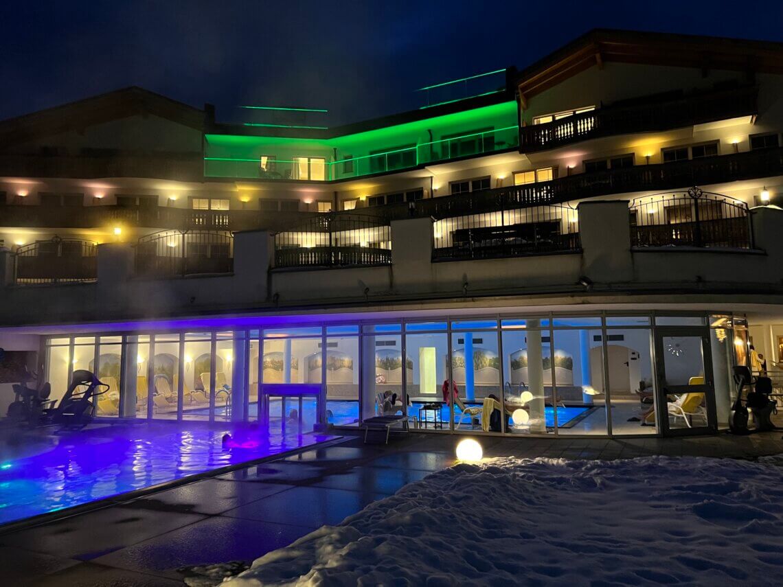 Hotel Scherlin heeft daarnaast een prachtige infinity pool, uiteraard heerlijk verwarmd.