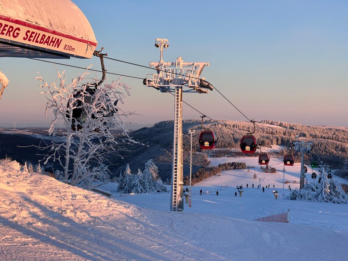 Met de Ettelsberg Seilbahn gaan we comfortabel omhoog.