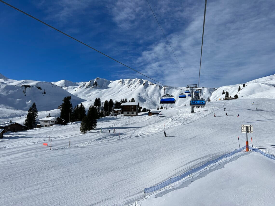 Skigebied Adelboden-Lenk is een mooi, rustig skigebied met brede pistes, waarvan ook genoeg voor beginners.