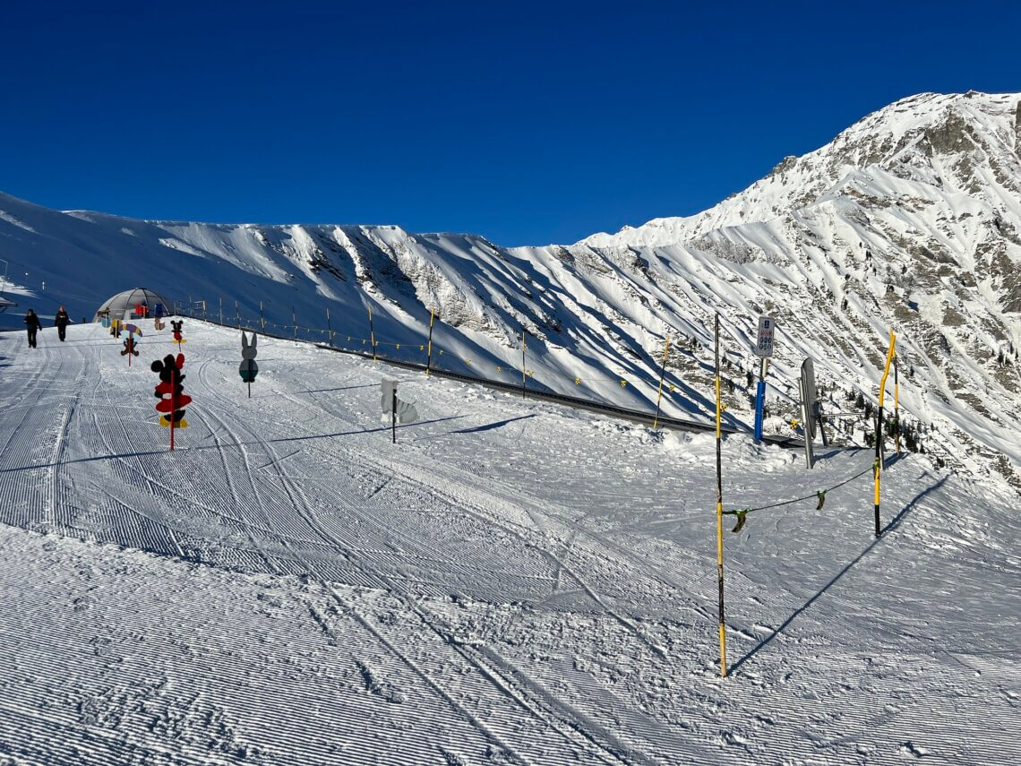 Bij de Tschentenalp is een klein skigebied voor kinderen en beginners. Bij het bergstation zit een kleine oefenpiste.