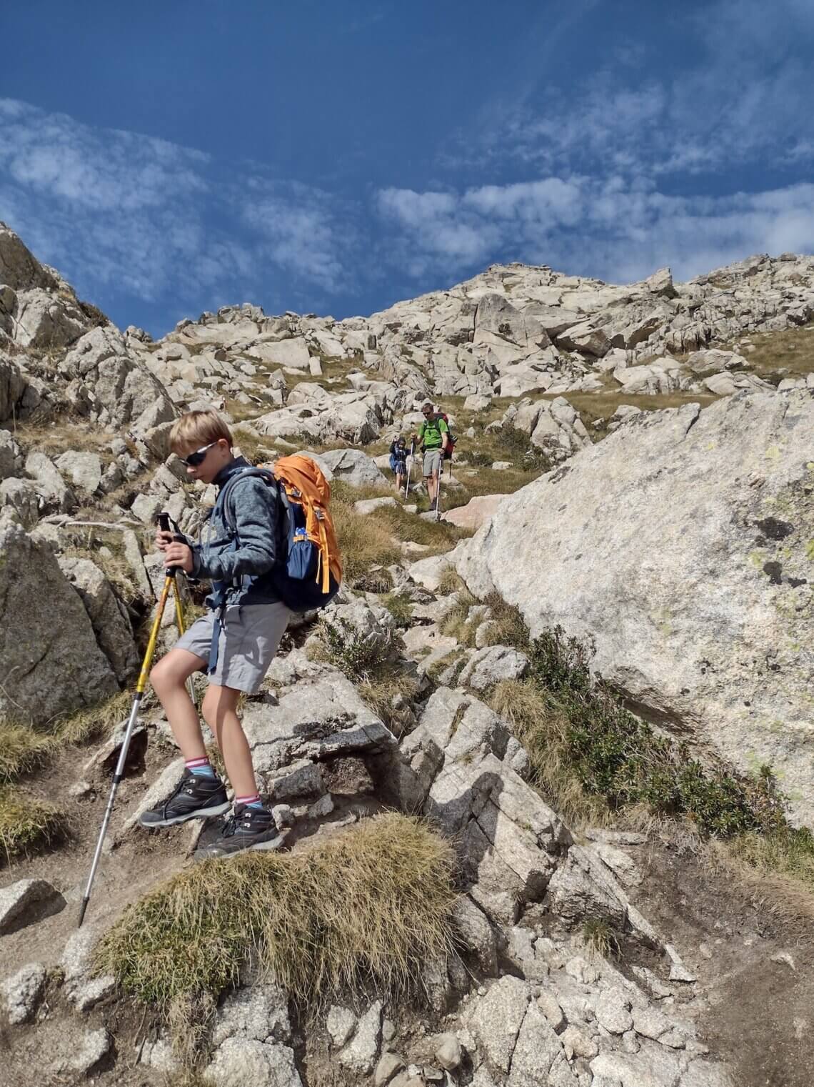 De kinderen vervelen zich geen moment tijdens onze huttentocht in de Pyreneeën.