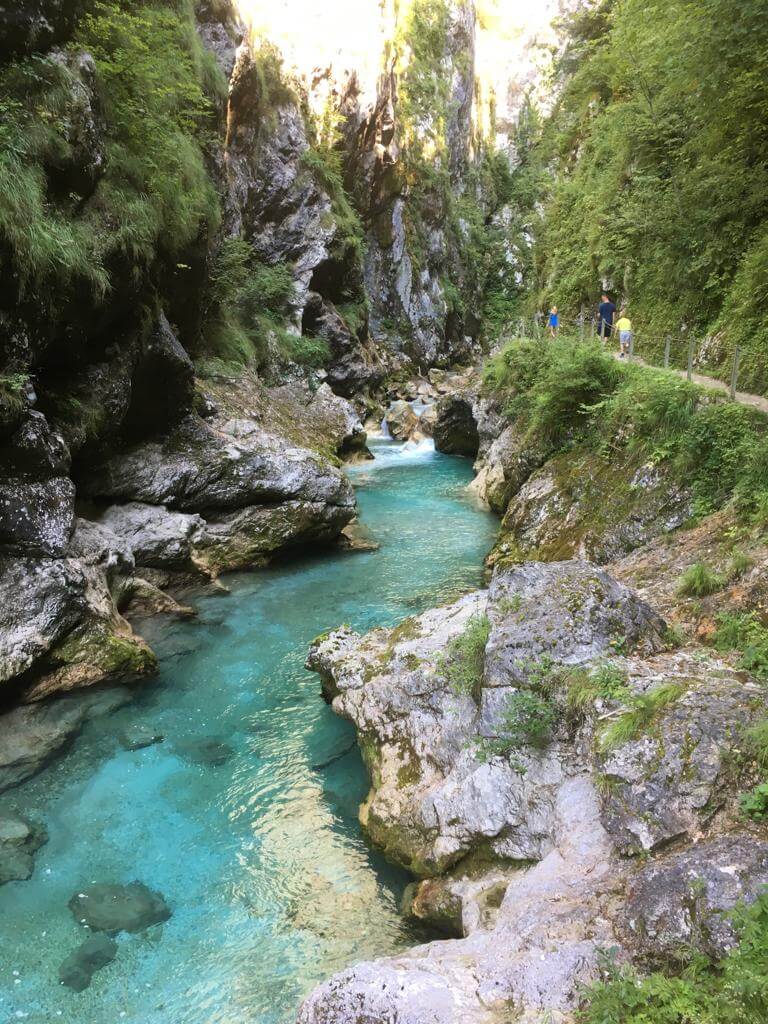 De Tolmin kloof is echt een bezoek waard tijdens een familievakantie in Slovenië.