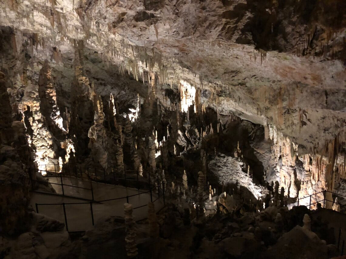 Ook de grotten van Postojna zijn zeker een bezoek waard.