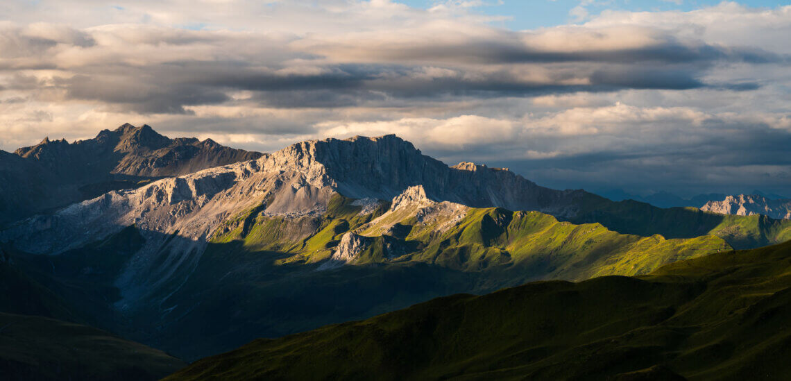 Een huttentocht in Montafon is wandelen door een prachtig berggebied op de grens van Zwitserland.