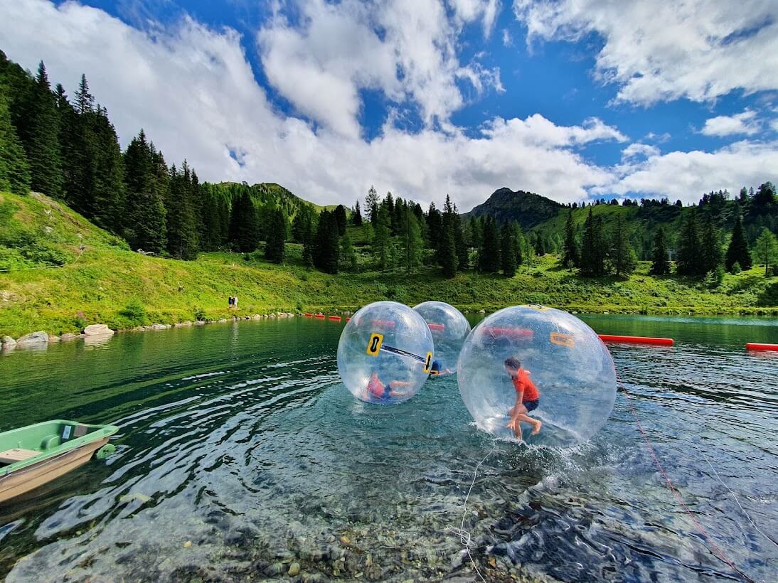 Lopen over water bij Schafsinn Teich.