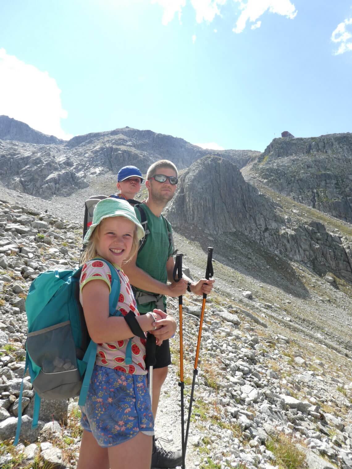 Het laatste stuk verder omhoog via een rotsveld naar de Cabane de Saleinaz.