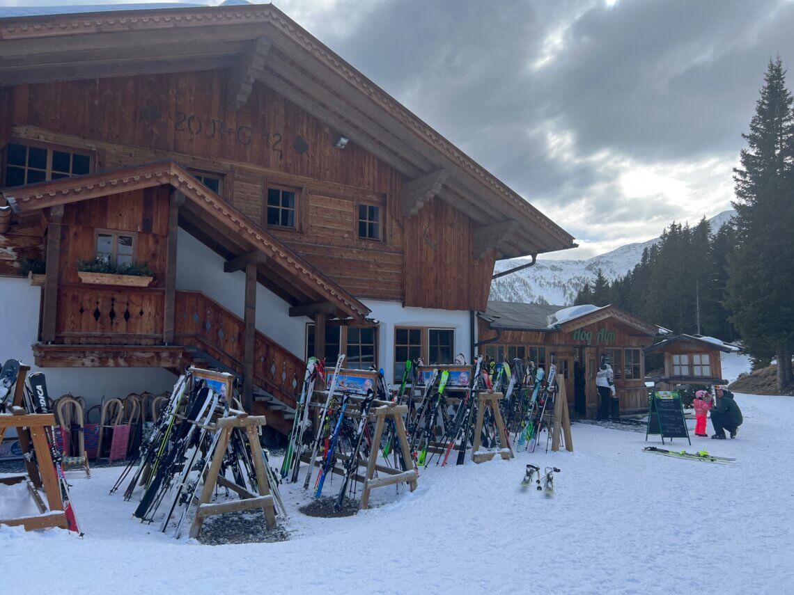 De Hög Alm ligt net wat verder dan de Seealm Hög en is een kleinschalige mooie berghut.