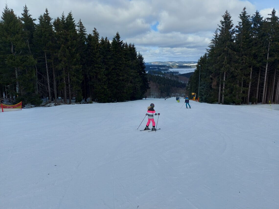 Skigebied Winterberg met kinderen is prima, er zijn makkelijke brede pistes. 