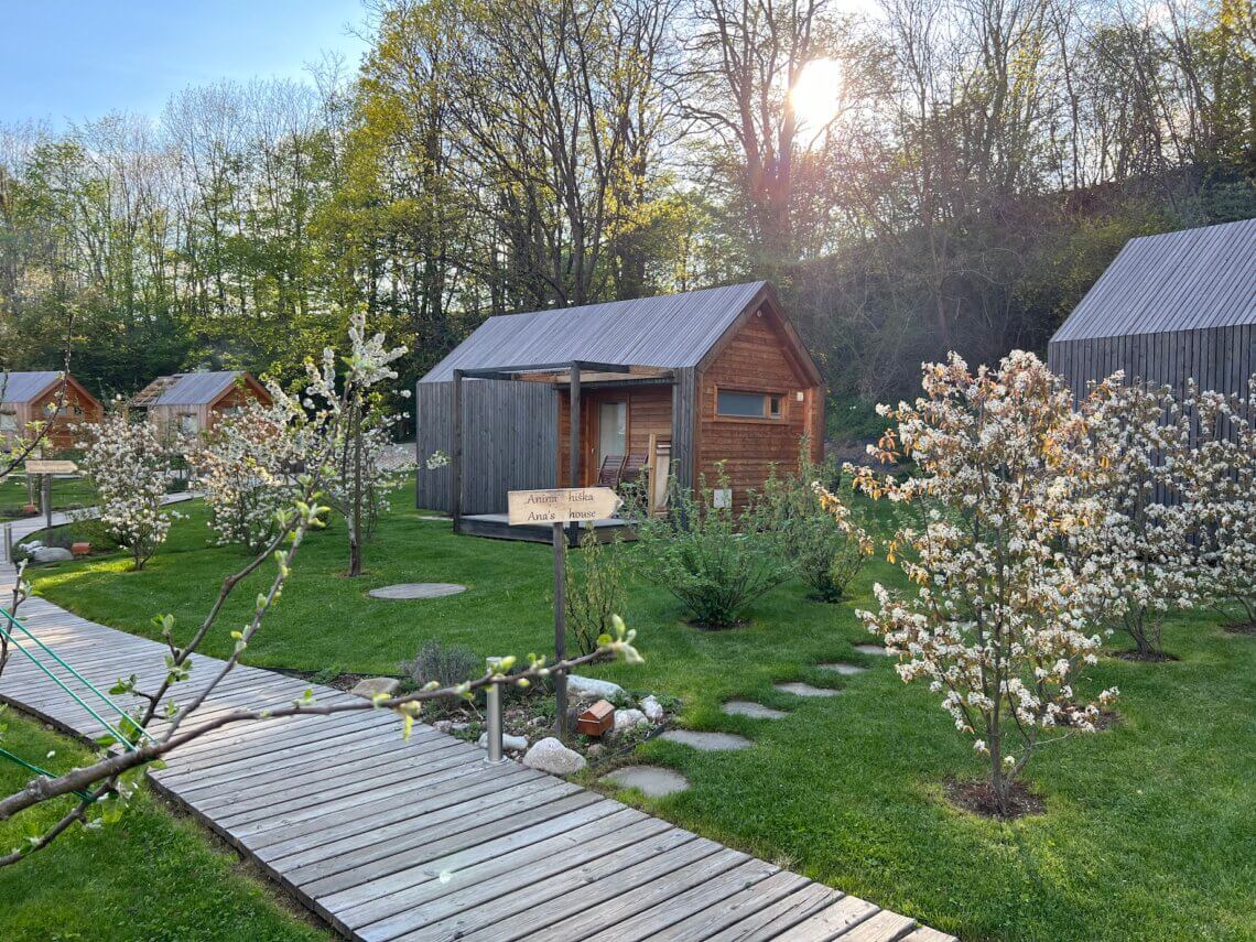 Glamping Mountain Fairy Tail ligt in één van de mooiste delen van Slovenië, namelijk in Tržič.