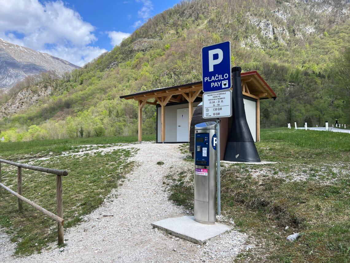 Ik start de wandeling bij Kamp Koren, maar iets verder is ook een betaalde openbare parkeerplaats.