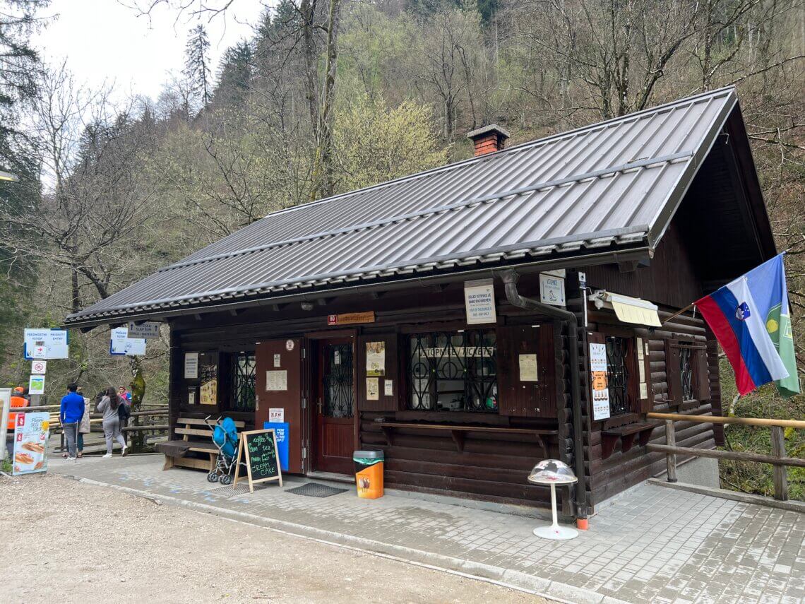 Het startpunt van de Vintgar kloof nabij Bled in Slovenië.