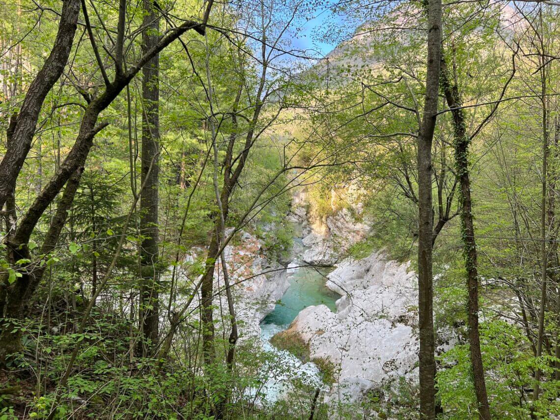 De laatste ziplines gaan over de prachtige Soça rivier.