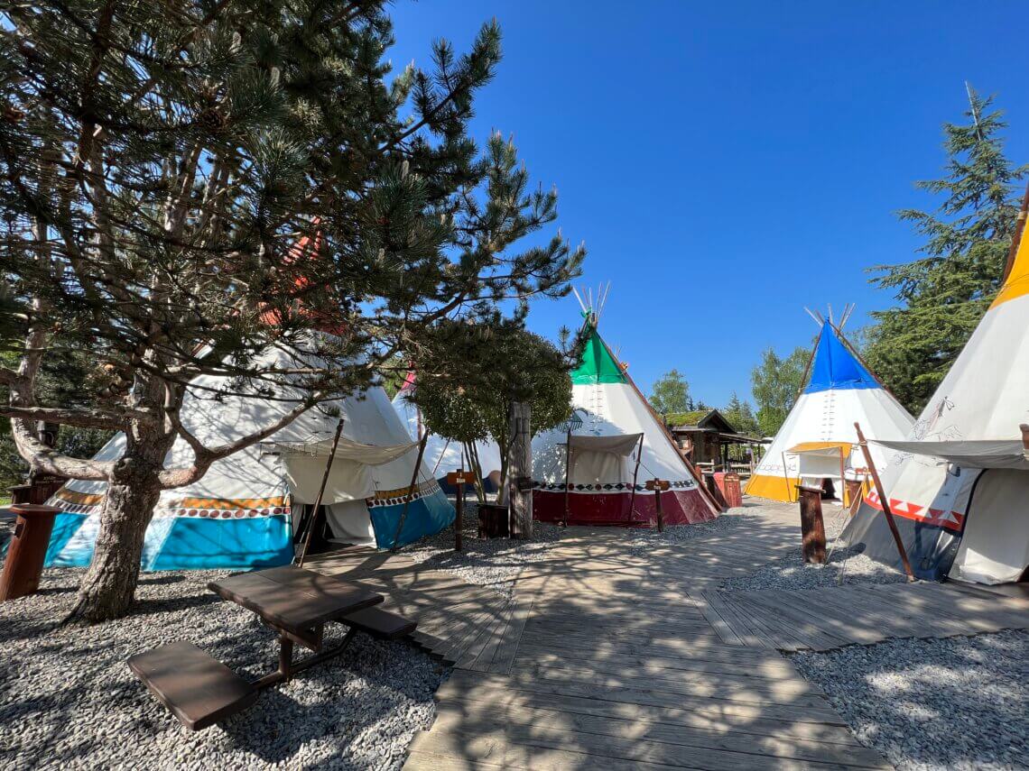 Het Camp Resort Europa-Park heeft verschillende verhuuraccommodaties, zoals deze Tipi tenten.