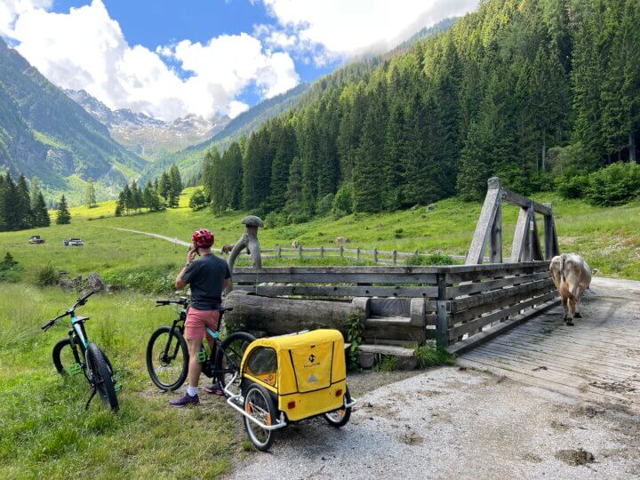 E-biken met kinderen is ideaal om in korte tijd veel te zien van de omgeving.