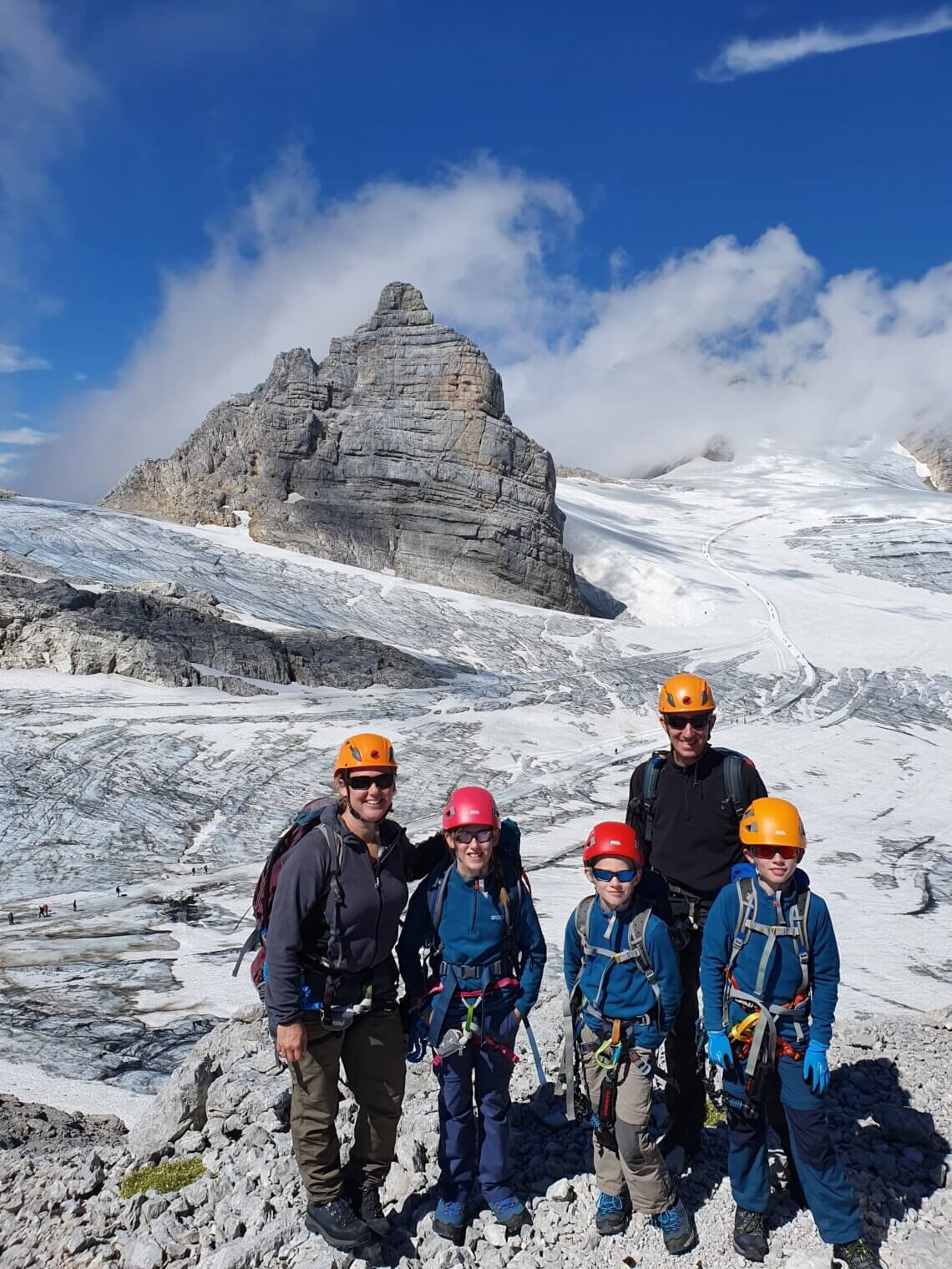 Vertrekkensklaar voor een prachtige Via Ferrata bij de Dachsteingletsjer.