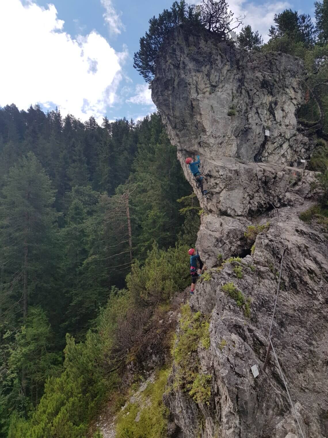 Dit is een kinder-Via Ferrata. (Sattelberg in Dachsteinregio)