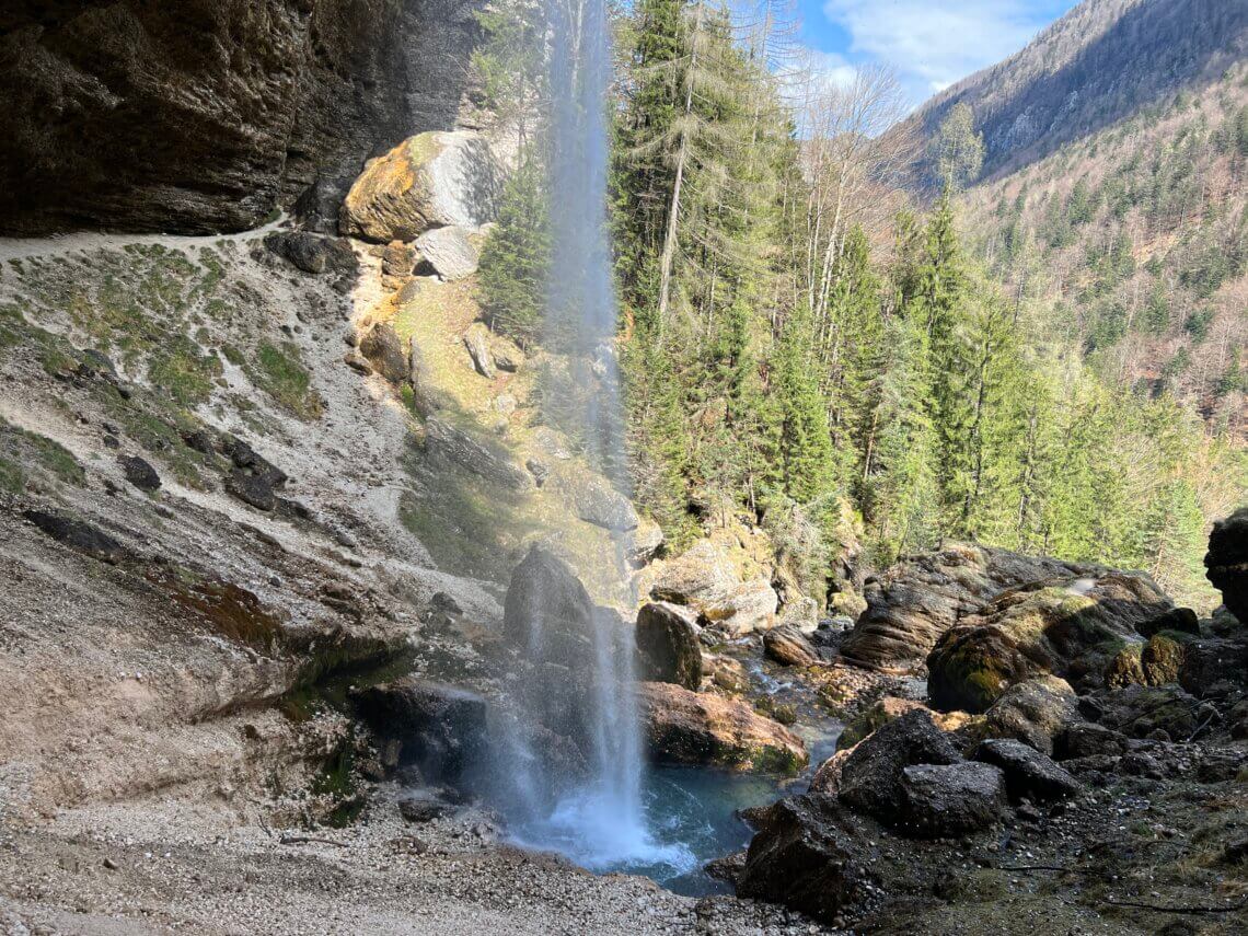 De Peričnik-waterval (Peričnik slap) is ook één van de bekendste watervallen in Slovenië