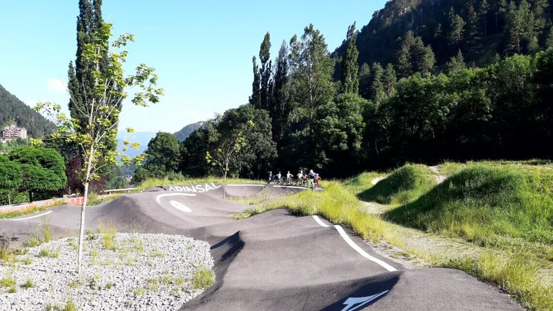 Zelfs voor de allerkleinste is een gaaf pumptrack.