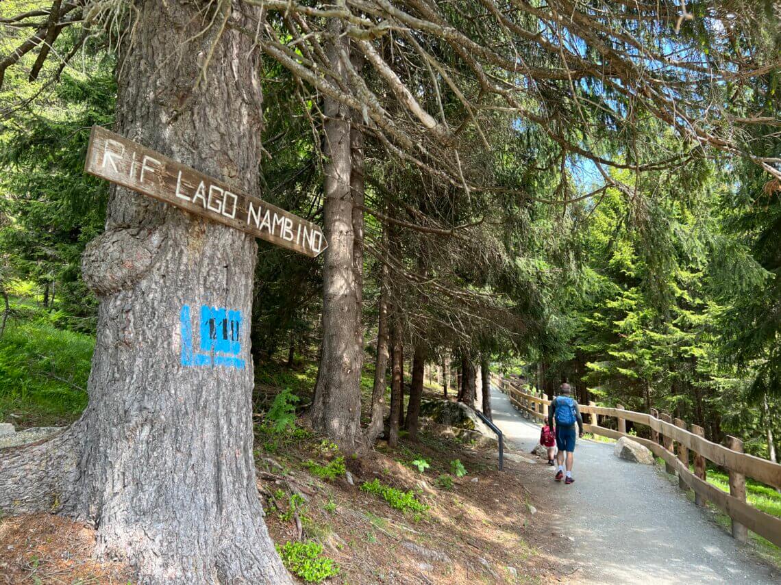 Ook de Rifugio Lago Nambino staat al aangegeven.