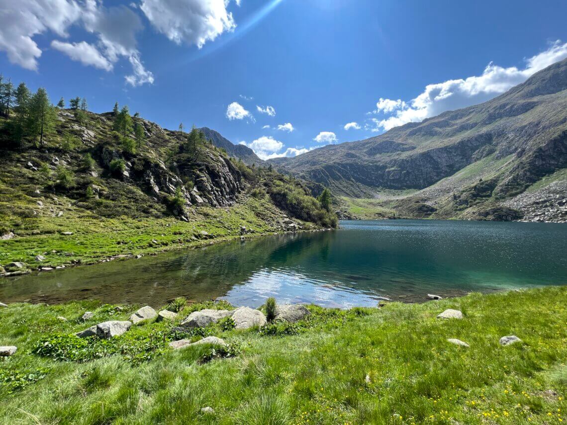 Lago Ritorto op 2055 meter is het eerste meer van de 5 Laghi. 