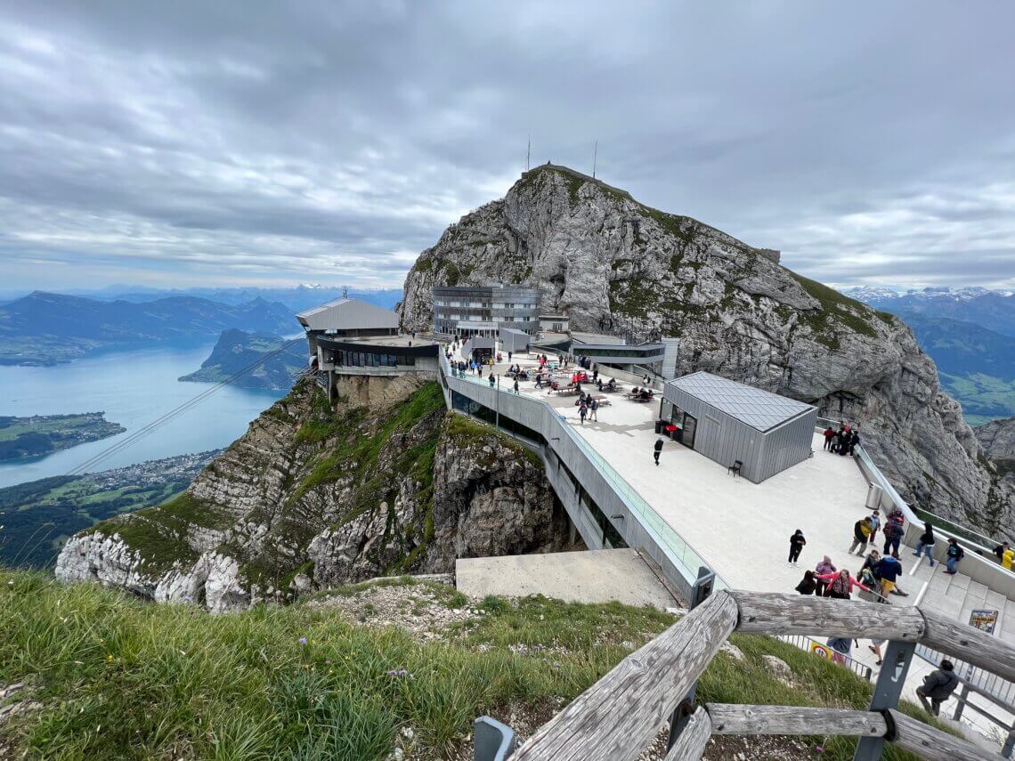 Bij Pilatus Kulm zijn verschillende wandelingen naar uitzichtspunten.