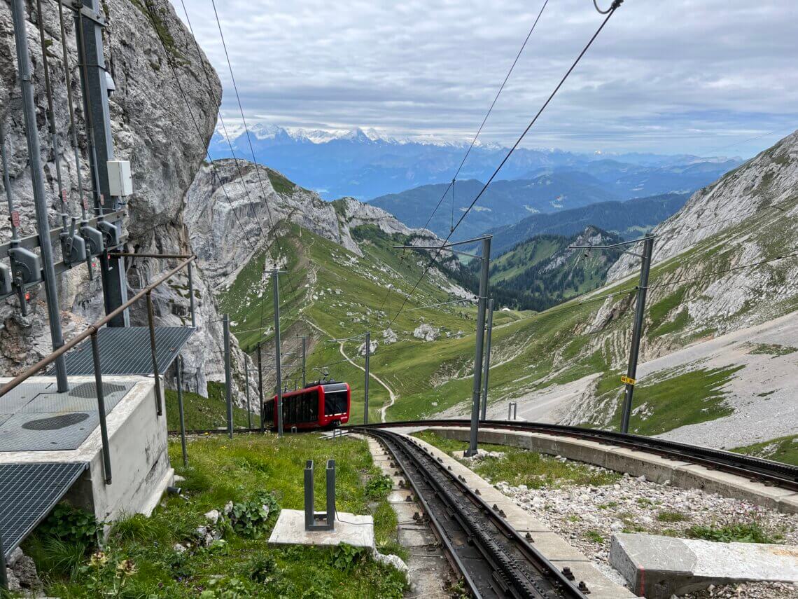 En dan zijn we bijna op de top van Pilatus Kulm.