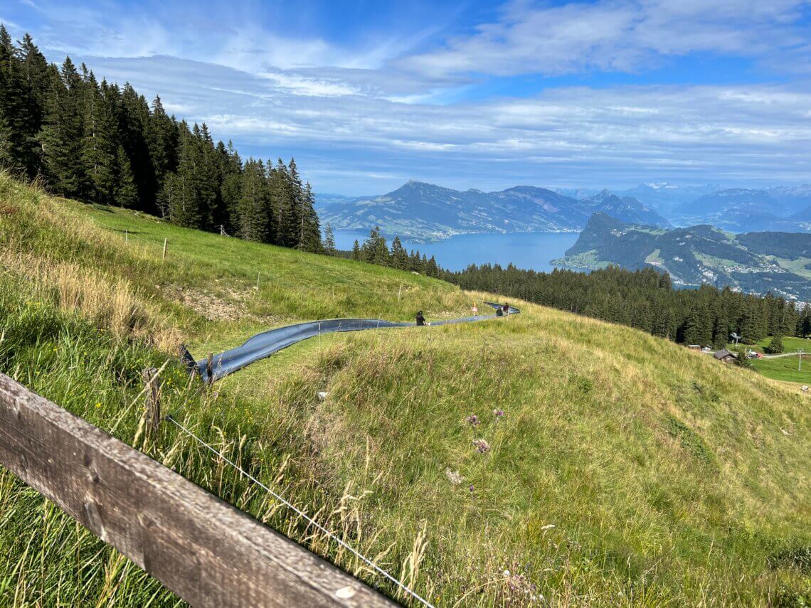 Op de Pilatus bij Fräkmüntegg is ook een lange rodelbaan.