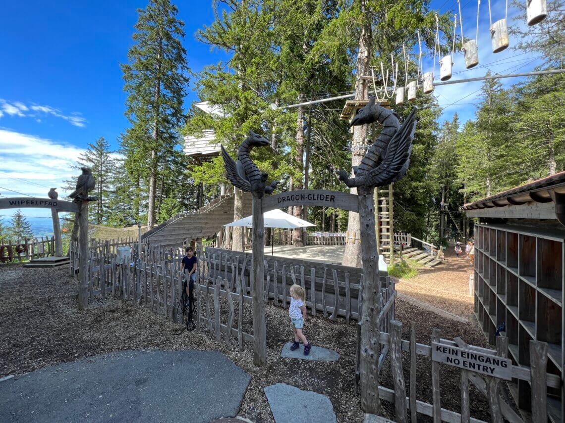 Het klimpark, Dragon glider en Wipfelpfad liggen allemaal bij elkaar.