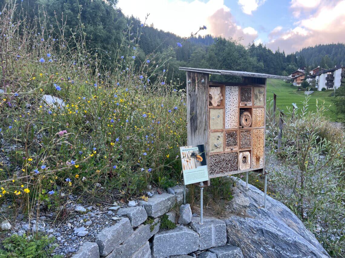 Rocksresort LAAX doet veel aan duurzaamheid en probeert hun (kleine) gasten hier ook bewust van te maken, zoals dit bijenpad.