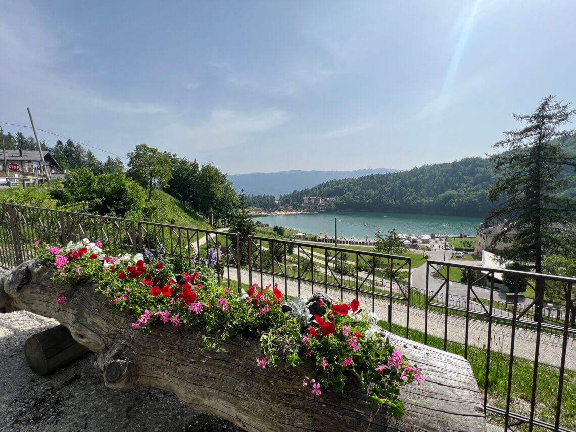 Het meer van Lavarone in Alpe Cimbra is zeker een bezoek waard!