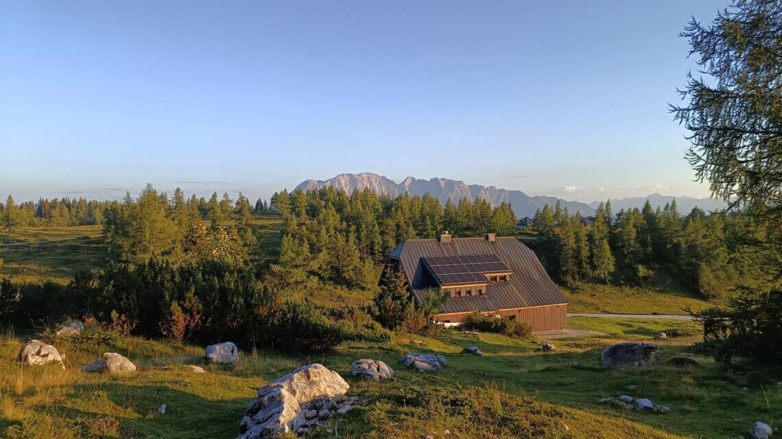 De Grazerhütte tijdens zonsondergang