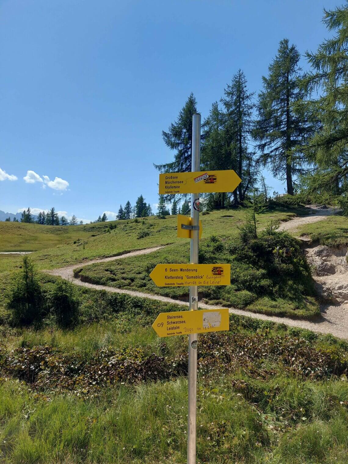 De wandelroutes op de Tauplitzalm zijn erg goed aangeven 