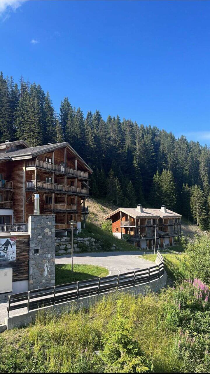 Op 1850 meter hoogte in het Franse Alpengebied vind je Dormio Resort Les Portes Du Grand Massif in Flaine.
