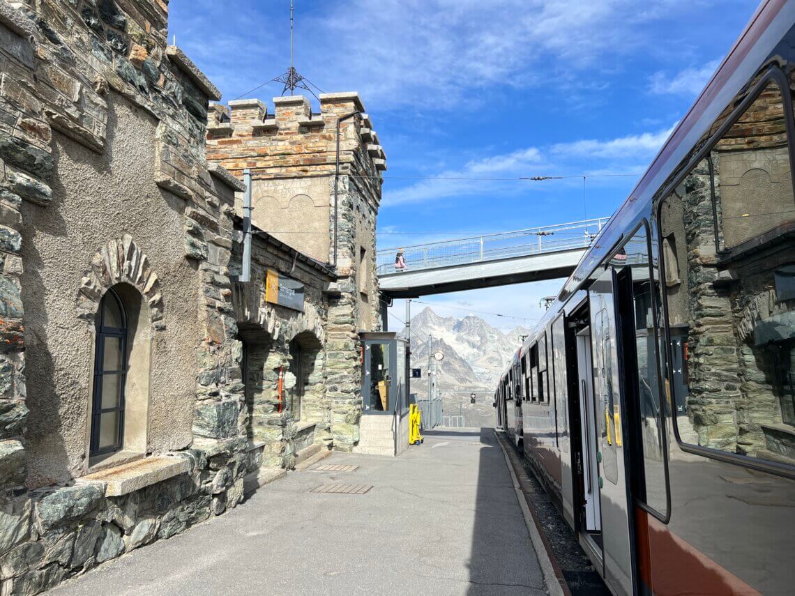 Aankomst bij het bergstation van de Gornergrat op ruim 3000 meter.