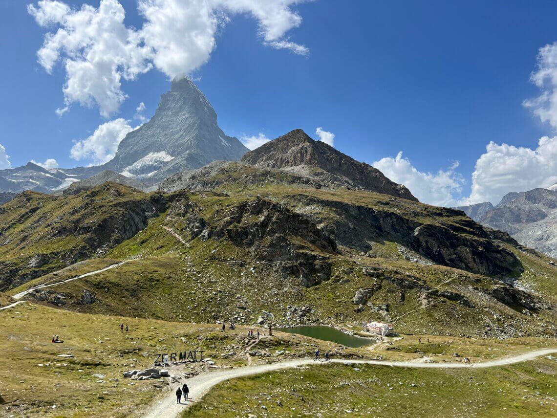 De mooie Schwarzsee op 2583 meter met daarachter de Matterhorn.