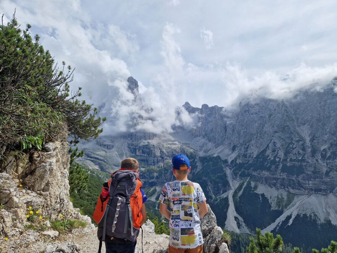 Genieten van het uitzicht over de brenta dolomieten