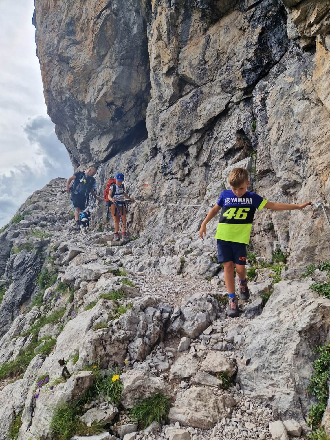 Uitdagende paadjes onderweg naar de Rifugio Brentei