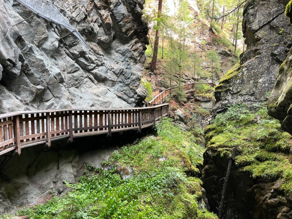 Naar Zermatt met kinderen, dan is de wandelen door de schlucht ook een aanrader.