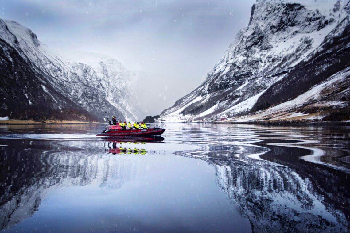 In Noorwegen kan je een RIB boot safari maken door de Fjorden. 