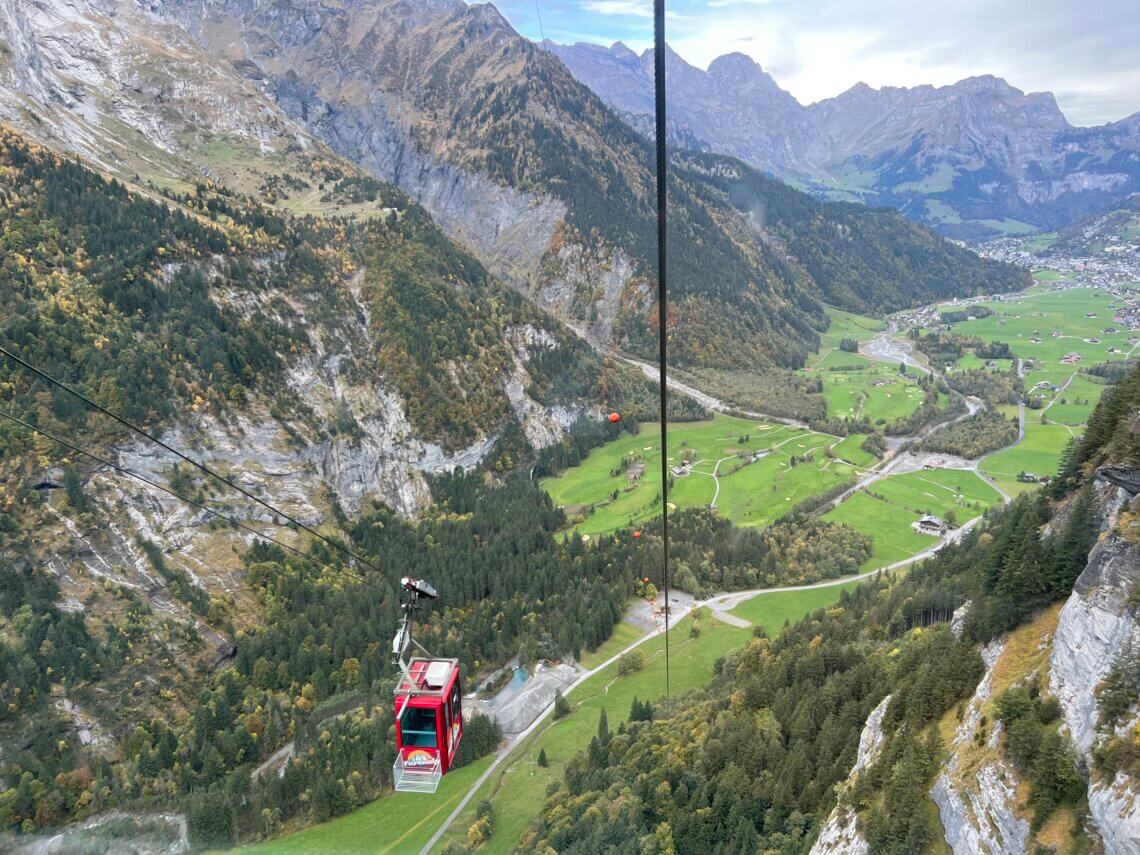 Hoger en hoger en Engelberg steeds kleiner.