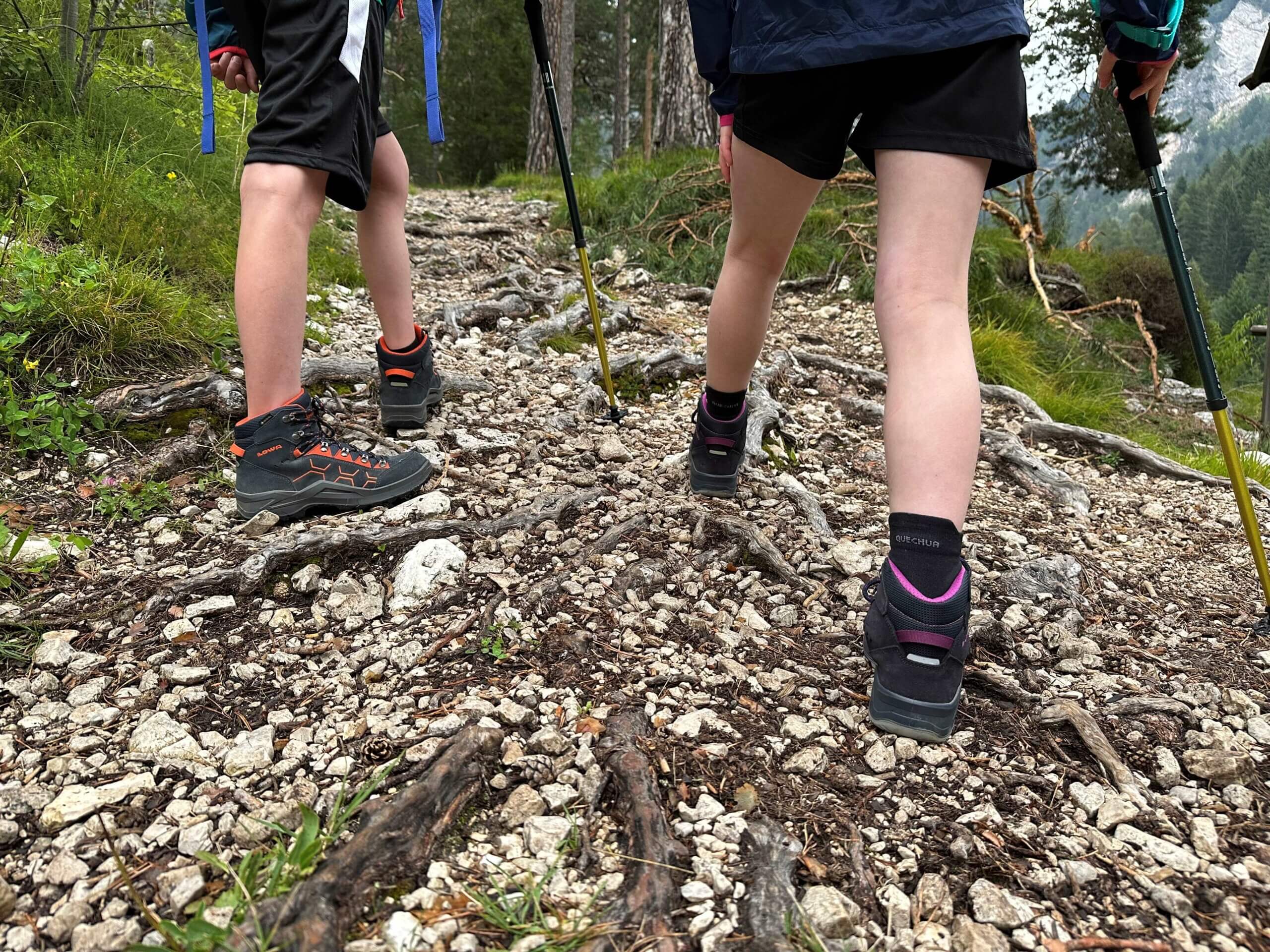 Klaar om de bergen op te gaan met de Lowa Kody EVO GTX MID junior