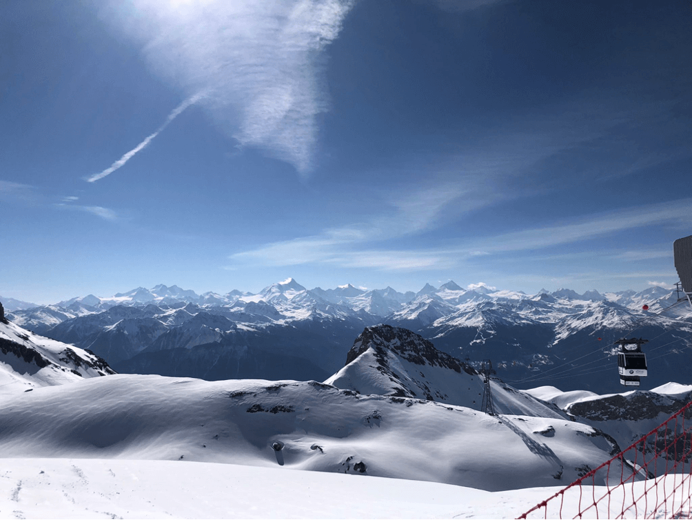 Het uitzicht over Wallis vanaf 3000 meter.