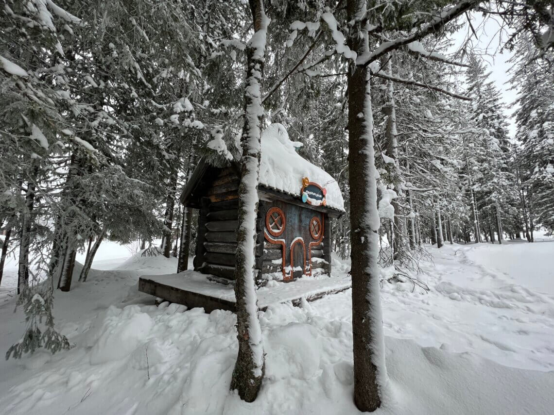 Een skipiste met speelhuisjes onderweg!