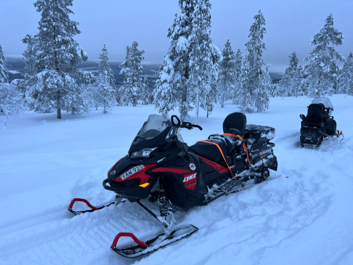 Een sneeuwscootersafari met kinderen is een super gave activiteit! 