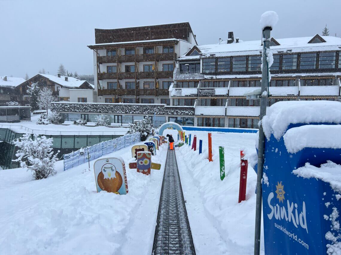 Het hotel heeft een eigen kinderlandje,