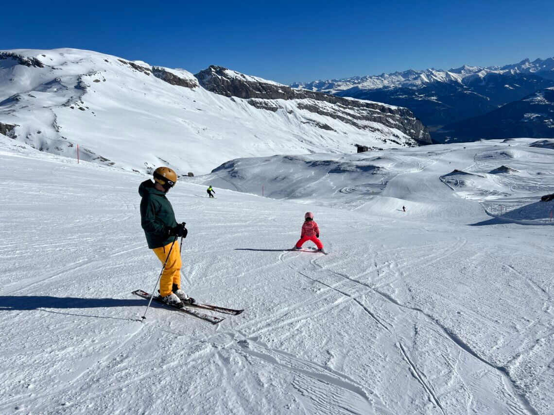 Ook voor kinderen is genoeg aanbod van blauwe pistes.