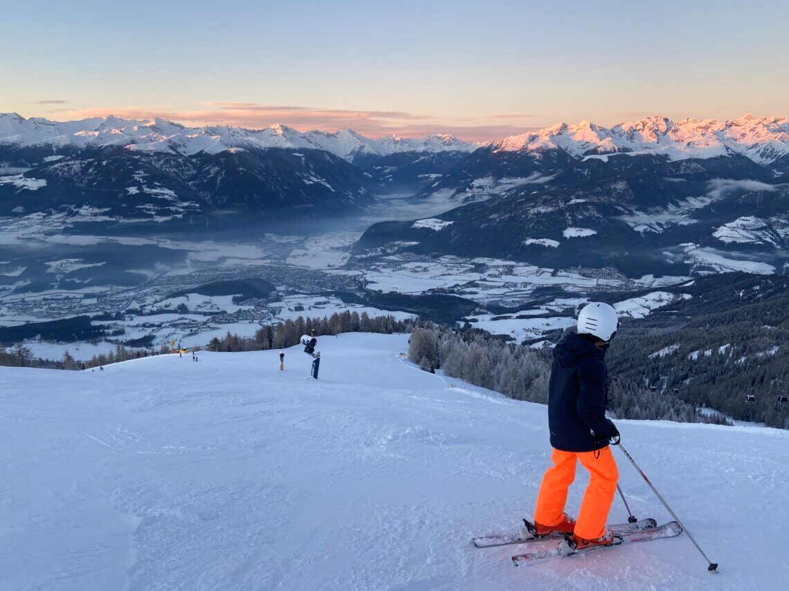 Einde van de dag een prachtige zonsondergang bij skigebied Kronplatz.