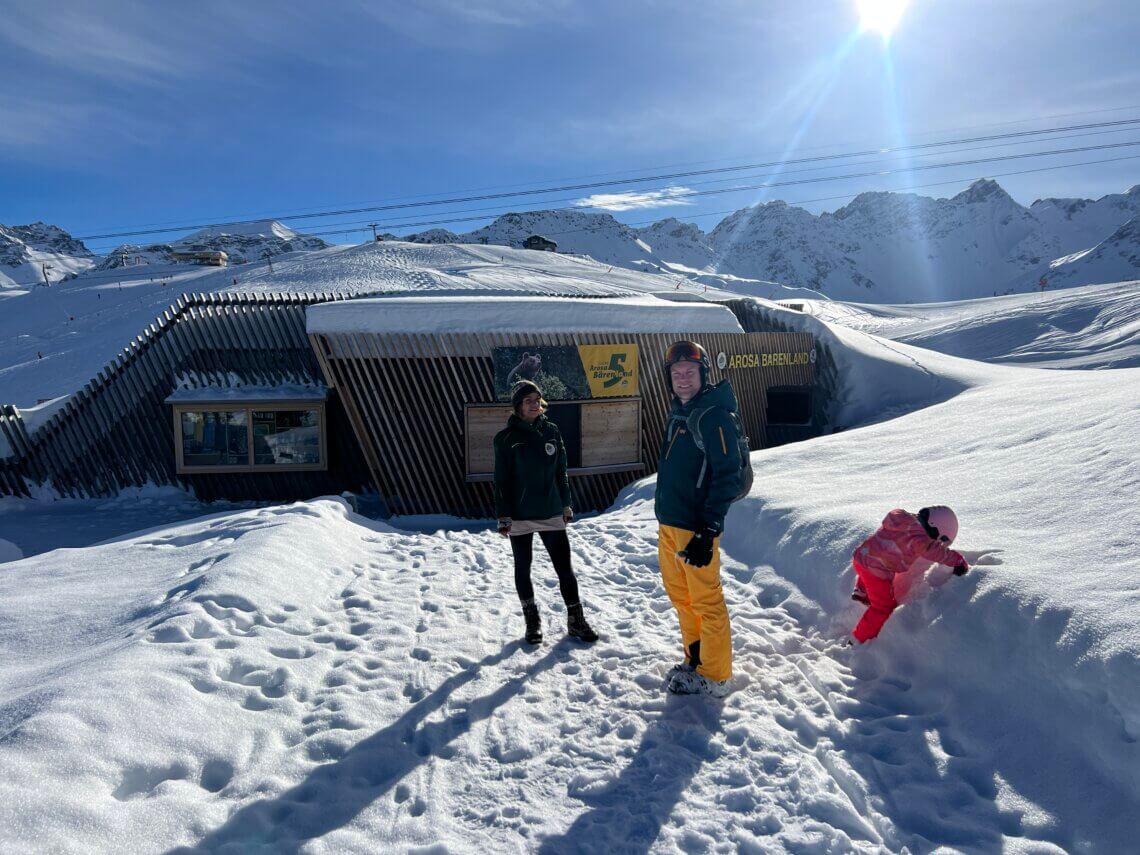 De ingang van het berenpark in Arosa.