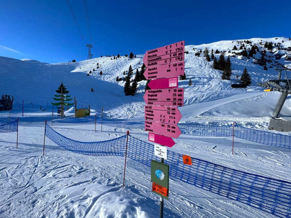Een wintervakantie in Arosa is veel meer dan alleen maar skiën! Je kunt er ook prachtig winterwandelen.